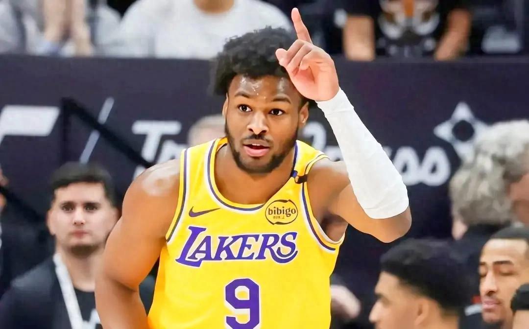 IM电竞手机app-雄鹿新秀表现惊艳，全场观众掌声不断，评论结果音乐朋友.